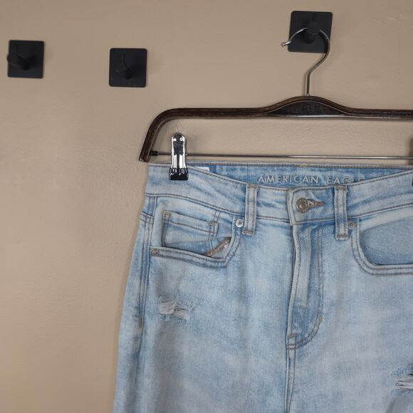 American Eagle High Rise Mom Jean Light Wash Denim Distressed Size 0 - Picture 4 of 11